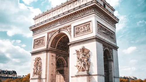 L'Arc de Triomphe emballé par l'artiste Christo